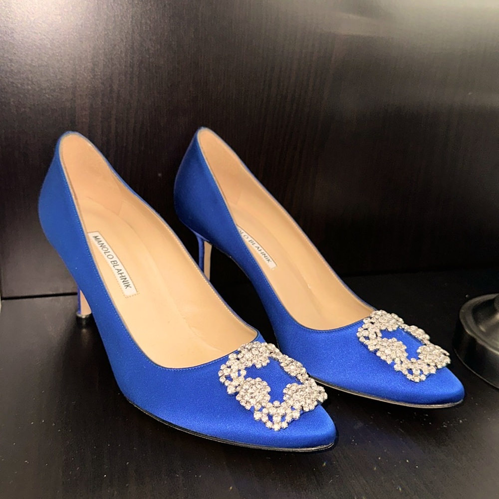 The Carrie Bradshaw shoe 💙 100% Authentic Manolo Blahnik 3” Hangisi Blue Satin